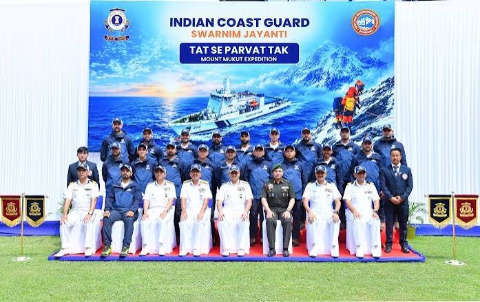 ಭಾರತೀಯ ಕರಾವಳಿ ರಕ್ಷಣಾ ಪಡೆ (Indian Coast Guard - ICG) ತಂಡದಿಂದ 'ಮೌಂಟ್ ಮುಕುಟ್' ಯಶಸ್ವಿ ಆರೋಹಣ