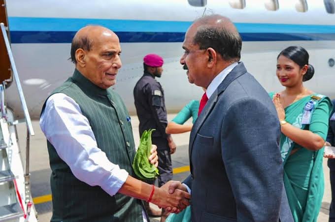 ರಕ್ಷಣಾ ಸಚಿವ ರಾಜ್‌ನಾಥ್ ಸಿಂಗ್ ಅವರ ಶ್ರೀಲಂಕಾ ಪ್ರವಾಸ: ಭಾರತ-ಶ್ರೀಲಂಕಾ ರಕ್ಷಣಾ ಮತ್ತು ಸಾಗರ ಸಹಕಾರಕ್ಕೆ ಹೊಸ ವೇಗ