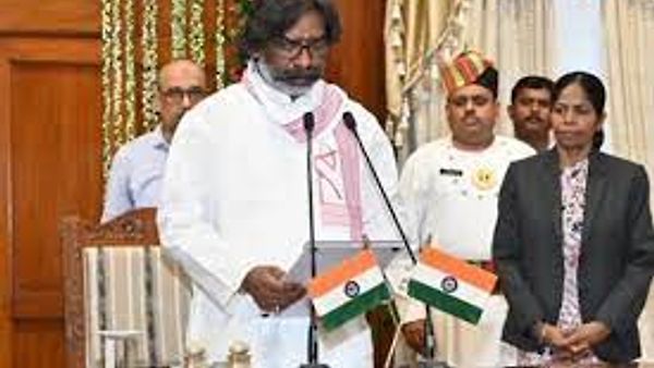 ಜಾರ್ಖಂಡ್ ನ 13ನೇ ನೂತನ ಮುಖ್ಯಮಂತ್ರಿಯಾಗಿ ಹೇಮಂತ್​ ಸೊರೆನ್​ ಪ್ರಮಾಣ ವಚನ ಸ್ವೀಕಾರ