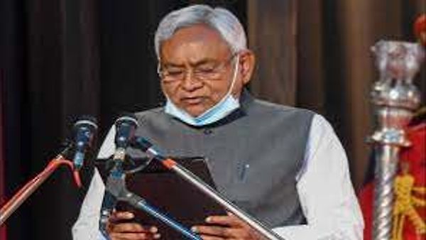 ಬಿಹಾರದ 37ನೇ ಮುಖ್ಯಮಂತ್ರಿ ಆಗಿ ನಿತೀಶ್ ಕುಮಾರ್ ಪ್ರಮಾಣವಚನ ಸ್ವೀಕಾರ