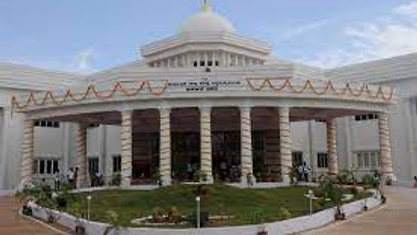 ಕರ್ನಾಟಕ ರಾಜ್ಯ ಮುಕ್ತ ವಿಶ್ವವಿದ್ಯಾನಿಲಯದಲ್ಲಿ ಖಾಲಿ ಇರುವ FDA ಮತ್ತು SDA ಸೇರಿದಂತೆ ವಿವಿಧ ಹುದ್ದೆಗಳ ನೇಮಕಾತಿಗಾಗಿ ಅಧಿಸೂಚನೆ ಪ್ರಕಟ
