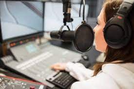 ಮಾಹಿತಿ ಮತ್ತು ಪ್ರಸಾರ ಸಚಿವಾಲಯ FM ರೇಡಿಯೊ ಚಾನೆಲ್‌ಗಳಿಗೆ ಅಸಭ್ಯ ವಿಷಯವನ್ನು ಪ್ರಸಾರ ಮಾಡದಂತೆ ನಿರ್ದೇಶನ