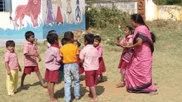 ಹಾಸನ ಜಿಲ್ಲೆ ಮಹಿಳಾ ಮತ್ತು ಮಕ್ಕಳ ಕಲ್ಯಾಣ ಅಭಿವೃದ್ಧಿ ಇಲಾಖೆಯಲ್ಲಿ ಖಾಲಿ ಇರುವ ಅಂಗನವಾಡಿ ಕಾರ್ಯಕರ್ತೆಯರು ಹಾಗೂ ಅಂಗನವಾಡಿ ಸಹಾಯಕಿಯರ ಹುದ್ದೆಗಳ ನೇಮಕಾತಿಗೆ ಅರ್ಜಿ ಆಹ್ವಾನ
