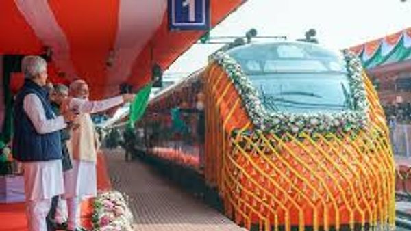 ದೇಶದ ಮೊದಲ 'ವಂದೇ ಭಾರತ್ ಸ್ಲೀಪರ್' ರೈಲಿಗೆ ಪ್ರಧಾನಿ ಮೋದಿ ಚಾಲನೆ