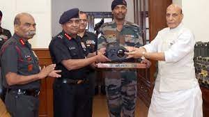 ಭಾರತೀಯ ಸೇನೆಗೆ ಸ್ವದೇಶಿ ನಿರ್ಮಿತ ಶಸ್ತ್ರಾಸ್ತ್ರಗಳ ಹಸ್ತಾಂತತರಿಸಿದ ರಕ್ಷಣಾ ಸಚಿವ ರಮಾನಾಥ ಸಿಂಗ್
