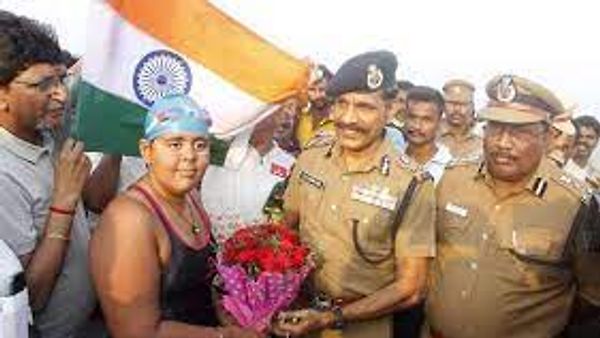 ಪಾಕ್ ಜಲಸಂಧಿಯನ್ನು ಈಜಿ ದಾಟಿದ ಮುಂಬೈನ 13 ವರ್ಷದ ಅಂಗವಿಕಲೆ 'ಜಿಯಾ ರೈ'