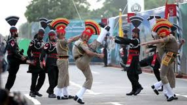 ಪಂಜಾಬ್ ಗಡಿಯಲ್ಲಿ ಮತ್ತೆ ಆರಂಭವಾಗಿದೆ ಬೀಟಿಂಗ್ ರಿಟ್ರೀಟ್ ಕವಾಯತು