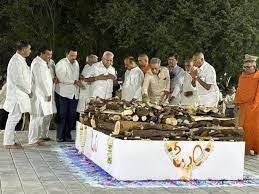 ಅಗ್ನಿ ಸ್ಪರ್ಶದೊಂದಿಗೆ ಜ್ಞಾನಯೋಗಾಶ್ರಮದ ಸಿದ್ದೇಶ್ವರ ಶ್ರೀ ಗಳ ಅಂತ್ಯಕ್ರಿಯೆ