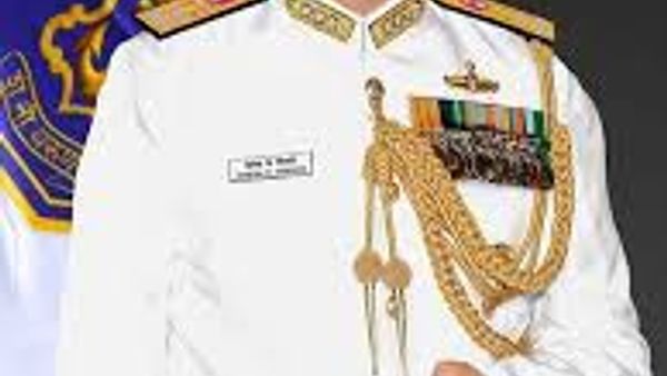 ನೌಕಾಪಡೆಯ ನೂತನ ಮುಖ್ಯಸ್ಥರಾಗಿ ದಿನೇಶ್ ಕುಮಾರ್ ತ್ರಿಪಾಠಿ ಅಧಿಕಾರ ಸ್ವೀಕಾರ