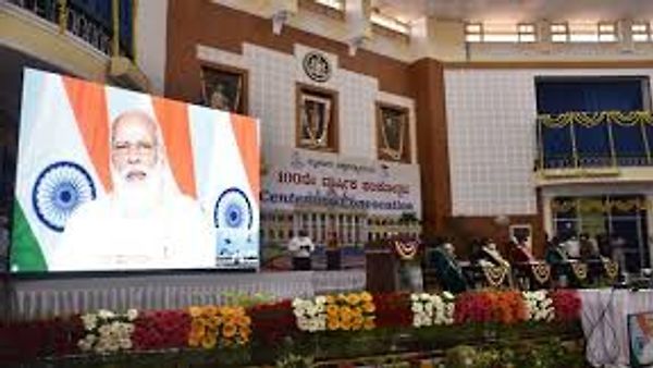 ಮೈಸೂರು ವಿಶ್ವ ವಿದ್ಯಾಲಯದ 100 ನೇ ಘಟಿಕೋತ್ಸವದಲ್ಲಿ ಪ್ರಧಾನಿ ಮೋದಿ ಬಾಗಿ