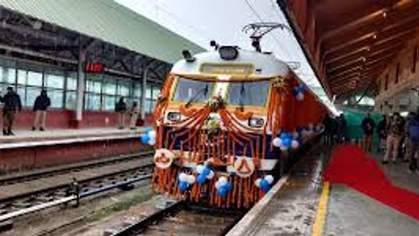 ಭಾರತೀಯ ರೈಲ್ವೆಯಲ್ಲಿ ಹಸಿರು ಕ್ರಾಂತಿ: ದೇಶದ ಮೊದಲ 'LNG-Diesel' ದ್ವಿ-ಇಂಧನ ರೈಲು ಆರಂಭ