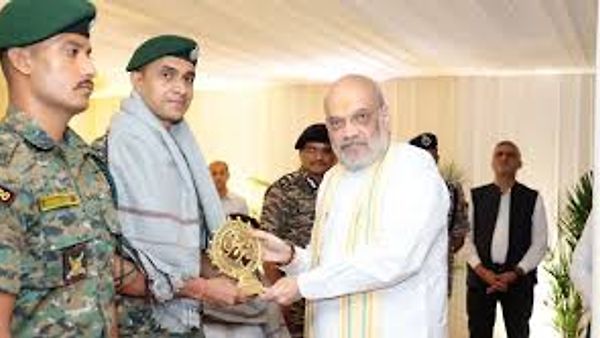 ‘ಆಪರೇಷನ್ ಬ್ಲಾಕ್ ಫಾರೆಸ್ಟ್’ ಯಶಸ್ವಿಗೊಳಿಸಿದ ಸೈನಿಕರಿಗೆ ಅಮಿತ್ ಶಾ ಸನ್ಮಾನ