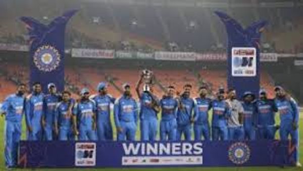 ಮೂರನೇ ಏಕದಿನ ಪಂದ್ಯದಲ್ಲಿ ಇಂಗ್ಲೆಂಡ್ ವಿರುದ್ಧ ಭಾರತಕ್ಕೆ 142 ರನ್ ಗಳ ಭರ್ಜರಿ ಜಯ
