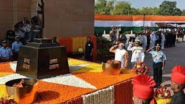 ಇಂಡಿಯಾ ಗೇಟ್‌ನಲ್ಲಿರುವ ಅಮರ್ ಜವಾನ್ ಜ್ಯೋತಿ ರಾಷ್ಟ್ರೀಯ ಯುದ್ಧ ಸ್ಮಾರಕದಲ್ಲಿ ವಿಲೀನಗೊಳಿಸಿದ ಕೇಂದ್ರ ಸರ್ಕಾರ
