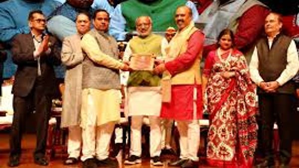 2025ರ 'ಯಶ್ರಾಜ್ ಭಾರತಿ ಸಮ್ಮಾನ್' ಪ್ರಶಸ್ತಿಗಳನ್ನು ಮಹಾರಾಷ್ಟ್ರ ರಾಜ್ಯಪಾಲರಿಂದ ಪ್ರದಾನ