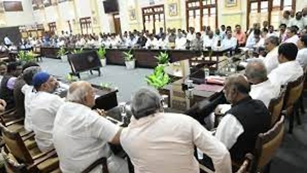 ಕನ್ನಡ ನಾಮಫಲಕ : ಮಸೂದೆ ಮಂಡನೆ