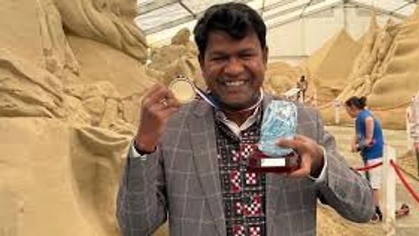 ಭಾರತೀಯ ಮರಳು ಕಲಾವಿದ ಸುದರ್ಶನ್ ಪಟ್ನಾಯಕ್ ಅವರಿಗೆ ಯುಕೆಯಲ್ಲಿ "ದಿ ಫ್ರೆಡ್ ಡ್ಯಾರಿಂಗ್ಟನ್" ಪ್ರಶಸ್ತಿ