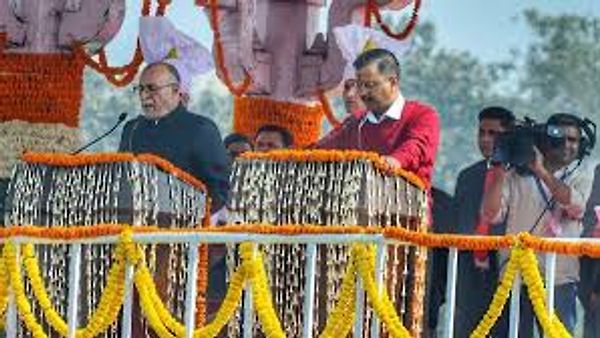 ದಿಲ್ಲಿ ಮುಖ್ಯಮಂತ್ರಿಯಾಗಿ ಅರವಿಂದ ಕೇಜ್ರಿವಾಲ್ ಪ್ರಮಾಣವಚನ ಸ್ವೀಕಾರ