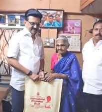 ತಮಿಳುನಾಡಿನಲ್ಲಿ 70 ವರ್ಷ ಮೇಲ್ಪಟ್ಟವರಿಗೆ ಮನೆ ಬಾಗಿಲಿಗೆ ಪಡಿತರ ವಿತರಣೆ