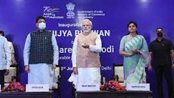 ವಾಣಿಜ್ಯ ಭವನ ಮತ್ತು ನಿರ್ಯತ್ ಪೋರ್ಟಲ್ ಅನ್ನು ಉದ್ಘಾಟಿಸಿದ ಪ್ರಧಾನಿ ಮೋದಿ
