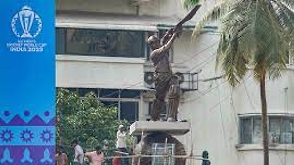 ವಾಂಖೆಡೆ ಕ್ರೀಡಾಂಗಣದಲ್ಲಿ ಸಚಿನ್ ತೆಂಡೂಲ್ಕರ್ ಪ್ರತಿಮೆ ಲೋಕಾರ್ಪಣೆ