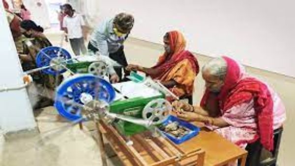 ಖಾದಿ ಮತ್ತು ಗ್ರಾಮೋದ್ಯೋಗ ಆಯೋಗವು ಮೊದಲ ರೇಷ್ಮೆ ನೂಲು ಉತ್ಪಾದನಾ ಕೇಂದ್ರವನ್ನು ಒಡಿಶಾದಲ್ಲಿ ಸ್ಥಾಪಿಸಲಿದೆ