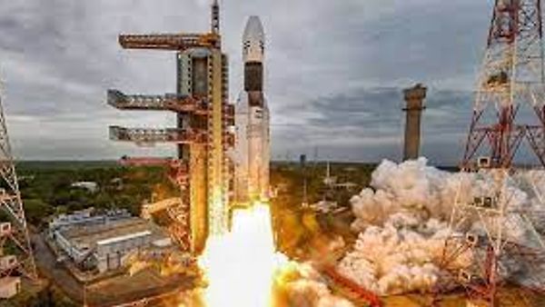 ಭಾರವಾದ ವಾಹನ ಎಲ್‌ವಿಎಂ 3 ಉಡಾವಣೆ ಮಾಡಿದ ಇಸ್ರೋ