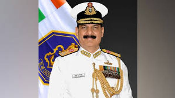 ಭಾರತೀಯ ನೌಕಾಪಡೆಯ ನೂತನ ಮುಖ್ಯಸ್ಥರಾಗಿ ದಿನೇಶ ತ್ರಿಪಾಠಿ ನೇಮಕ