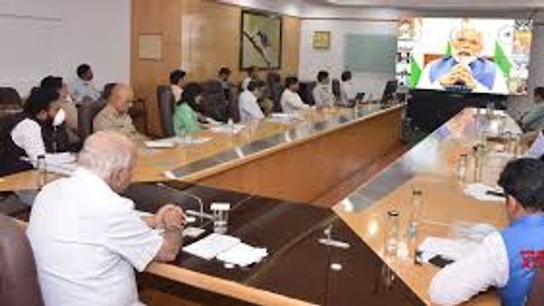 ಎಲ್ಲಾ ರಾಜ್ಯಗಳ ಸಿಎಂಗಳೊಂದಿಗೆ ವಿಡಿಯೋ ಕಾನ್ಫರೆನ್ಸ್ ಮೂಲಕ ಸಭೆ ನಡೆಸಿದ ಮೋದಿ