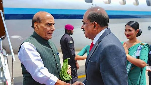 ರಕ್ಷಣಾ ಸಚಿವ ರಾಜ್‌ನಾಥ್ ಸಿಂಗ್ ಅವರ ಶ್ರೀಲಂಕಾ ಪ್ರವಾಸ: ಭಾರತ-ಶ್ರೀಲಂಕಾ ರಕ್ಷಣಾ ಮತ್ತು ಸಾಗರ ಸಹಕಾರಕ್ಕೆ ಹೊಸ ವೇಗ
