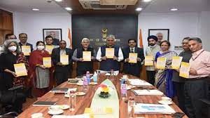 ‘ಭಾರತದ ಅಭಿವೃದ್ಧಿಯಲ್ಲಿ ಕಾರ್ಮಿಕರ ಪಾತ್ರ’ ಎಂಬ ಪುಸ್ತಕ ಬಿಡುಗಡೆ ಮಾಡಿದ ಕೇಂದ್ರ ಕಾರ್ಮಿಕ ಮತ್ತು ಉದ್ಯೋಗ ಸಚಿವಾಲಯ