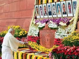 2001 ಸಂಸತ್ ದಾಳಿಯಲ್ಲಿನ ಹುತಾತ್ಮರಿಗೆ ಗೌರವ ನಮನ