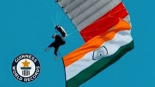 ಗಿನ್ನೆಸ್ ವರ್ಲ್ಡ್ ರೆಕಾರ್ಡ್: ಲಿಬಿಯಾದಲ್ಲಿ ಭಾರತದ ತ್ರಿವರ್ಣ ಧ್ವಜ ಹಿಡಿದು ಸ್ಕೈಡೈವಿಂಗ್ ಮಾಡಿದ ಮೂವರು ಭಾರತೀಯರು!