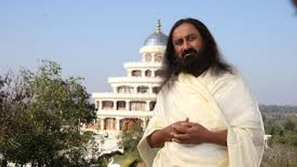 ಶ್ರೀ ಶ್ರೀ ರವಿಶಂಕರ್ ಶ್ರೀಲಂಕಾದಲ್ಲಿ ಭಾರತೀಯ ಮೂಲದ ತಮಿಳರ 200 ವರ್ಷಗಳ ನೆನಪಿಗಾಗಿ ಮೊದಲ ಅಂಚೆಚೀಟಿ ಸ್ವೀಕಾರ