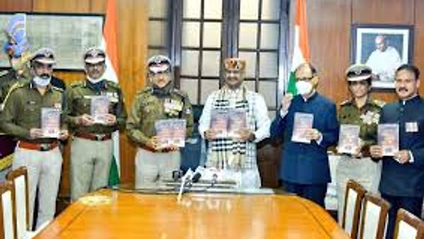 ಸಿಆರ್‌ಪಿಎಫ್‌ ಯೋಧರ ಸಾಹಸ ಕುರಿತ 'ದಿ ಶೌರ್ಯ ಅನ್‌ಬಾಂಡ್' ಪುಸ್ತಕ ಬಿಡುಗಡೆ