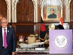 ರಾಷ್ಟ್ರಪತಿ ರಾಮನಾಥ್ ಕೋವಿಂದ್ ಅವರಿಂದ ಬಾಂಗ್ಲಾ ರಾಷ್ಟ್ರಪತಿ ಹಮೀದ್‌ ಅವರಿಗೆ 'ಮಿಗ್ 21'ನ  ಪ್ರತಿಕೃತಿ