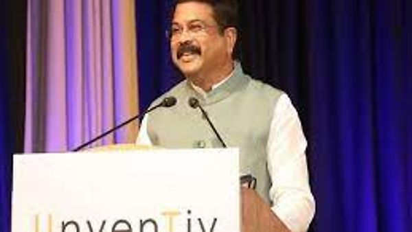 ‘ಇಂಡಿಯಾ: ದಿ ಮದರ್ ಆಫ್ ಡೆಮಾಕ್ರಸಿ’ ಬಿಡುಗಡೆ ಮಾಡಿದ ಕೇಂದ್ರ ಸಚಿವ ಧರ್ಮೇಂದ್ರ ಪ್ರಧಾನ್
