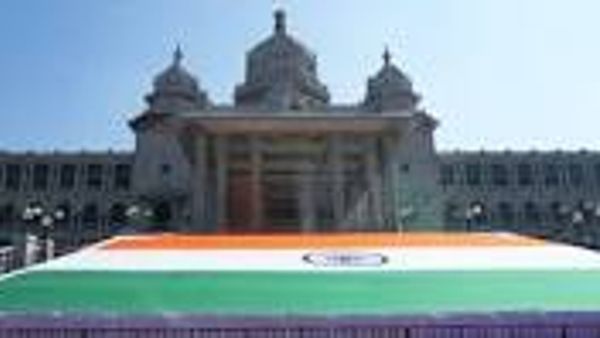 ಜಗತ್ತಿನ 2ನೇ ದೊಡ್ಡ ಖಾದಿ ತ್ರಿವರ್ಣ ಧ್ವಜ ಅನಾವರಣ