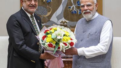 ಪ್ರಧಾನಿ ಮೋದಿ ಭೇಟಿಯಾದ ಅಡ್ಮಿರಲ್‌ ಡಿ.ಕೆ. ಜೋಶಿ