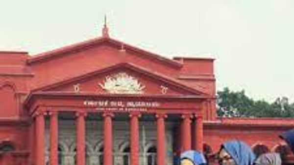 ಹಿಜಾಬ್ ವಿವಾದದ ತೀರ್ಪು ನೀಡಿದ 'ಕರ್ನಾಟಕ ಹೈಕೋರ್ಟ್'