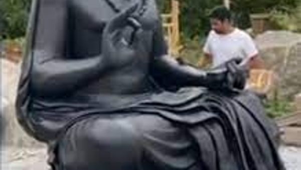 ಬೃಹತ್ ಶಂಕರಾಚಾರ್ಯರ ಪ್ರತಿಮೆ ಅನಾವರಣ