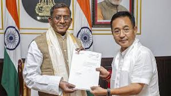 ನೂತನ ಸರ್ಕಾರ ರಚನೆಗೆ ಪ್ರೇಮ್ ಸಿಂಗ್ ತಮಾಂಗ್ ಹಕ್ಕು ಮಂಡನೆ