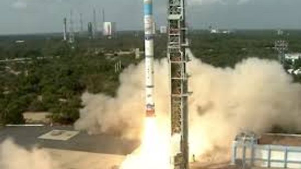 ISRO ವಿಜ್ಞಾನಿಗಳಿಂದ ಮಹತ್ವದ ಸಾಧನೆ, ಅಪಾಯಗಳ ಕುರಿತು ಎಚ್ಚರಿಕೆ ನೀಡುವ SSLV-D3-EOS-08 ಯಶಸ್ವಿ ಉಡಾವಣೆ