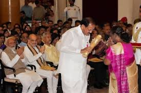 ಎಂ. ವೆಂಕಯ್ಯನಾಯ್ಡುಗೆ 'ಪದ್ಮವಿಭೂಷಣ' ಪ್ರಶಸ್ತಿ ಪ್ರದಾನ
