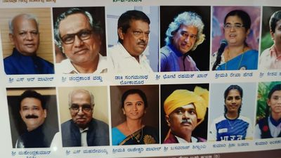 ಎಸ್.ಆರ್. ಪಾಟೀಲ್ ಅವರು ಸೇರಿ 12 ಮಂದಿಗೆ ‘ಅವ್ವ ಪ್ರಶಸ್ತಿ’