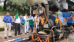 ಡಾರ್ಜಿಲಿಂಗ್ ಹಿಮಾಲಯನ್ ರೈಲ್ವೆ ಮಾರ್ಗದಲ್ಲಿ ಆಟಿಕೆ ರೈಲು ಸಫಾರಿ ಆರಂಭ