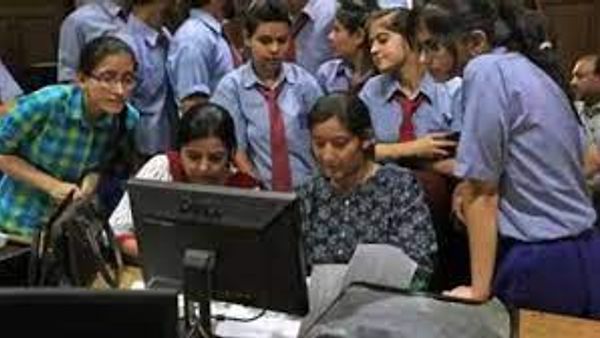 CBSE-NPCI ವಿದ್ಯಾರ್ಥಿಗಳಿಗೆ ಆರ್ಥಿಕ ಸಾಕ್ಷರತಾ ಪಠ್ಯಕ್ರಮವನ್ನು ಆರಂಭಿಸಿದೆ.