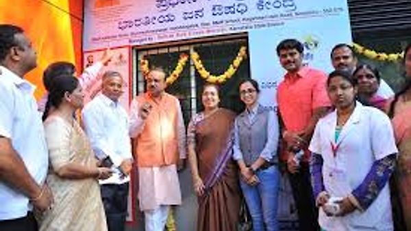 ಲಾಕ್ ಡೌನ್ ಸಮಯದಲ್ಲಿ ದೇಶಾದ್ಯಂತ 6,300 ಜನೌಷಧಿ ಕೇಂದ್ರಗಳು ಕಾರ್ಯನಿರ್ವಹಣೆ