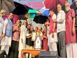 ದಿವಂಗತ ನಟ ಪುನೀತ್ ರಾಜ್ ಕುಮಾರ್ ಅವರಿಗೆ ಮರಣೋತ್ತರವಾಗಿ 'ಕರ್ನಾಟಕ ರತ್ನ' ಪ್ರಶಸ್ತಿ ಪ್ರದಾನ