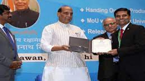 DRDO ಡೇರ್ ಟು ಡ್ರೀಮ್ 2.0 ಸ್ಪರ್ಧೆಯ ವಿಜೇತರಿಗೆ ಯುವ ವಿಜ್ಞಾನಿಗಳ ಪ್ರಶಸ್ತಿಗಳು